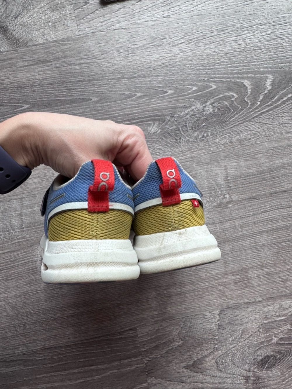 On Cloud kids Shoes - Picture 4 of 5